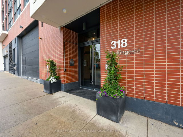 1401 - 318 King Street