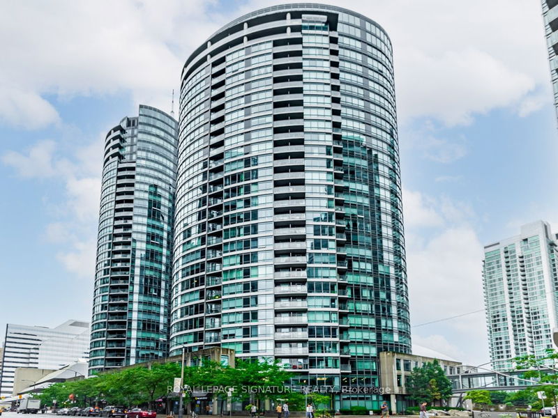 home for lease on 501-373 Front Street W