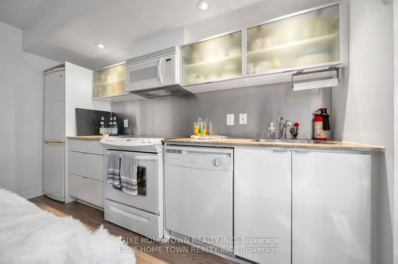  711 - 4K Spadina Ave  Toronto, M5V 3Y9 | Image 12