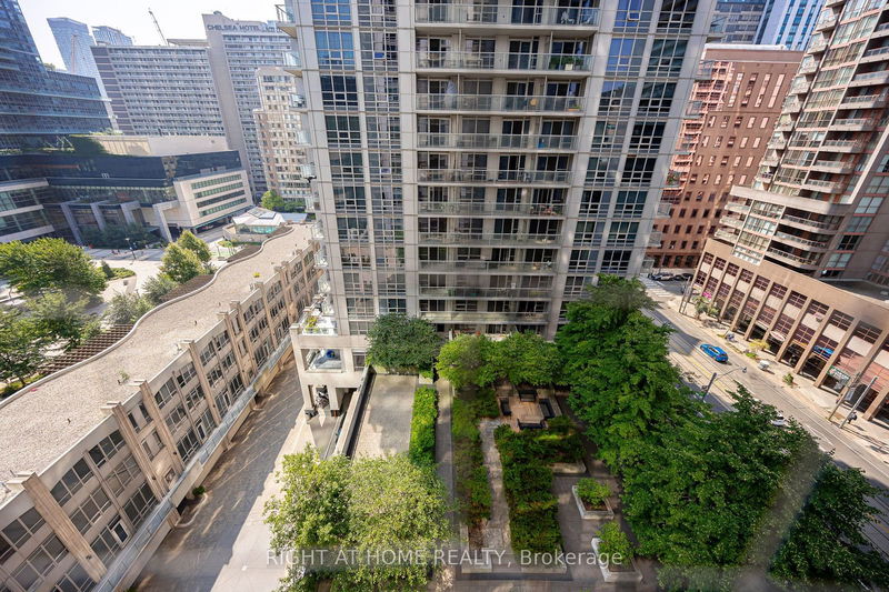  1006 - 763 Bay St  Toronto, M5G 2R3 | Image 12