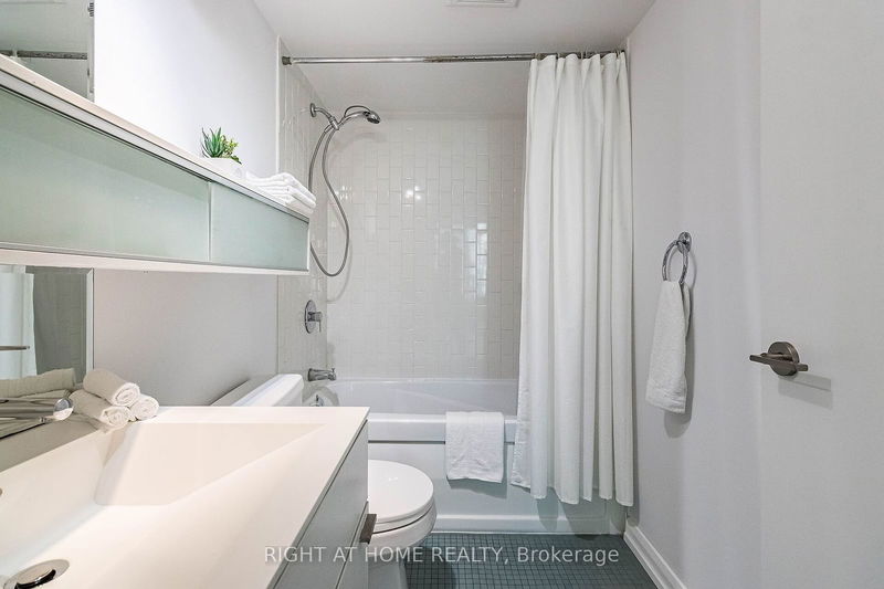  1038 - 111 Elizabeth St  Toronto, M5G 1P7 | Image 1