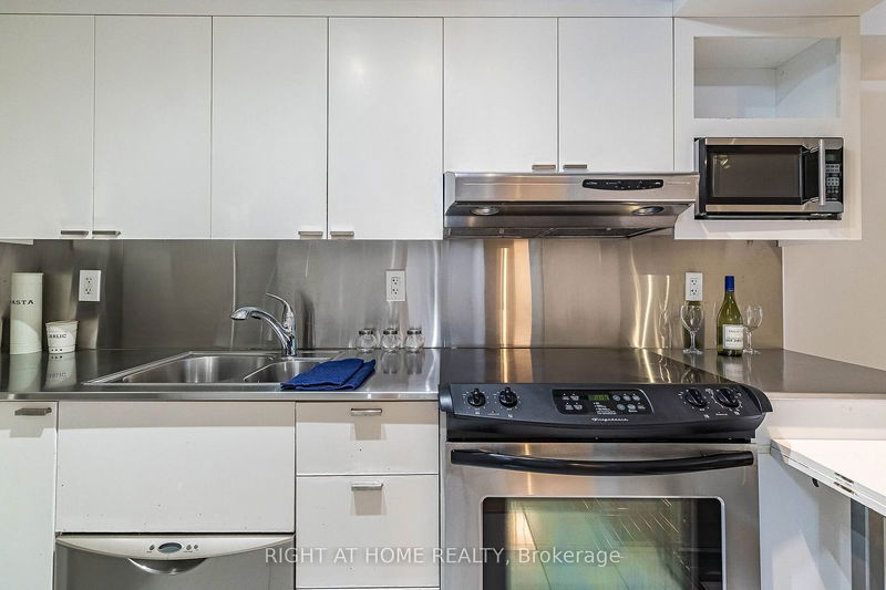  1038 - 111 Elizabeth St  Toronto, M5G 1P7 | Image 8