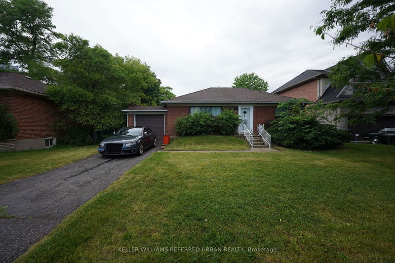 134 Upper Canada Dr  Toronto, M2P 1S4 | Image 2