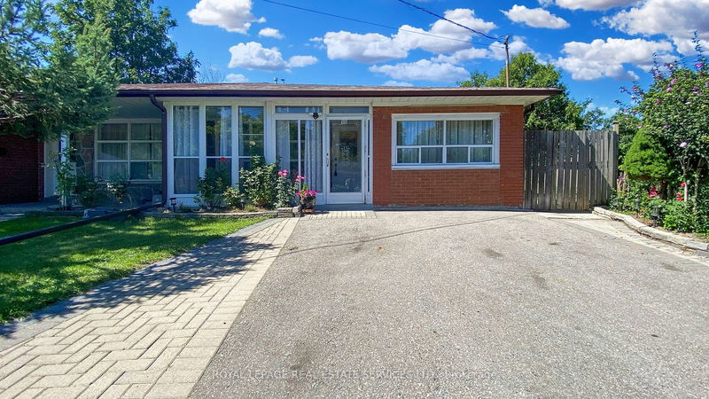 88 Garthdale Crt  Toronto, M3H 5P9 | Image 1