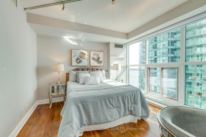  2207 - 77 Harbour Sq  Toronto, M5J 2S2 | Image 18