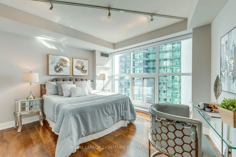  2207 - 77 Harbour Sq  Toronto, M5J 2S2 | Image 19