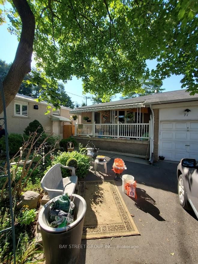 home for lease on 71 Regatta Crescent