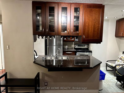 Unit PH15 — 633 Bay St, Toronto - Bay Street Corridor image-0-2