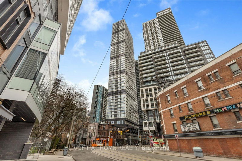 181 Dundas St E #5003, Toronto, Ontario (MLS C9299846)