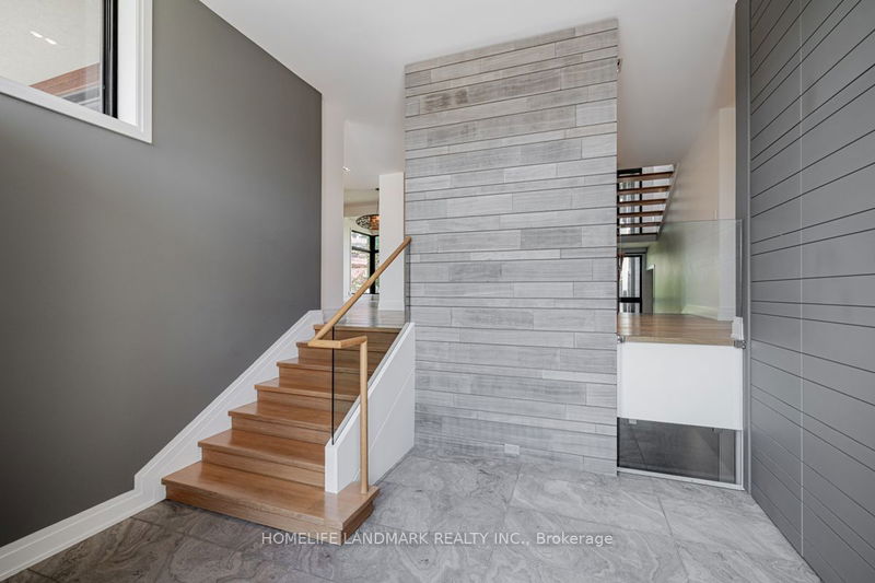 4 Royal Oak Dr  Toronto, M3C 2M2 | Image 2