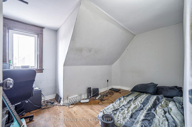 472 Crawford St  Toronto, M6G 3J8 | Image 23