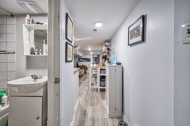 472 Crawford St  Toronto, M6G 3J8 | Image 31