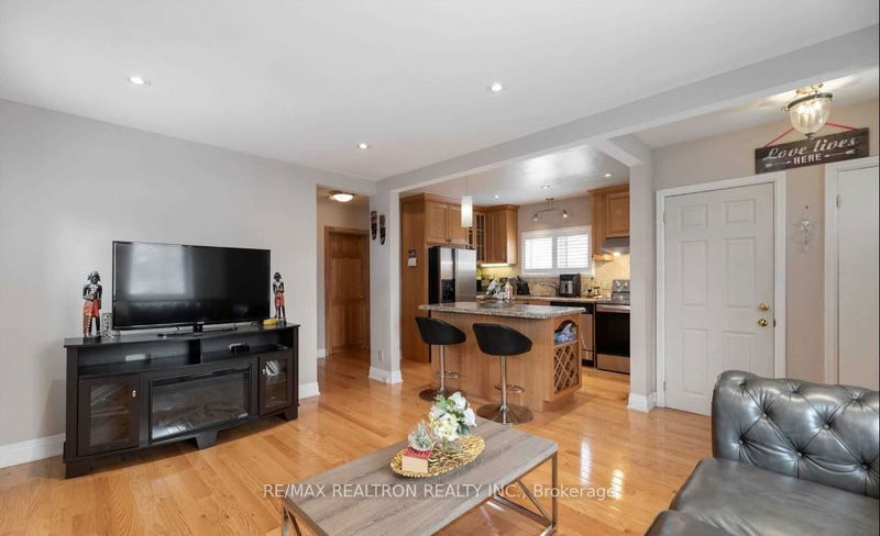 473 Vaughan Rd E Toronto, M6C 2P5 | Image 3