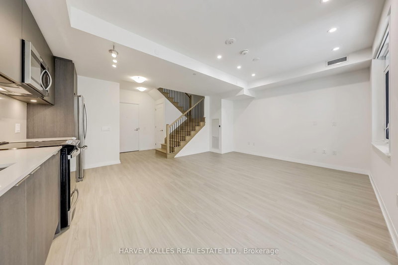 TH116 - 50 Dunfield Ave, Toronto, M4S 0E4 | Image 2