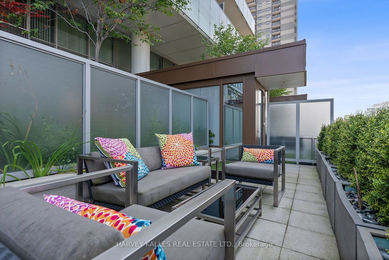  TH1 - 127 Pears Ave  Toronto, M5R 1T3 | Image 32