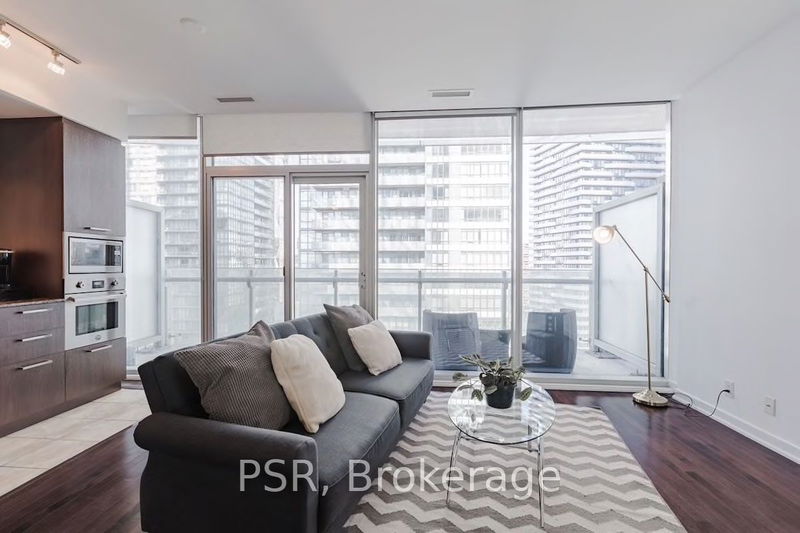 14 York St #1812, Toronto, Ontario (MLS C9301460)