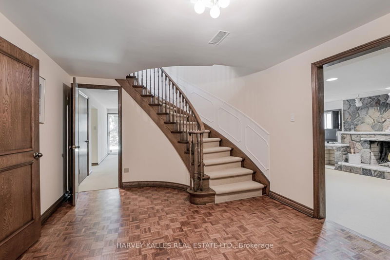 16 Bobwhite Cres  Toronto, M2L 2E1 | Image 31