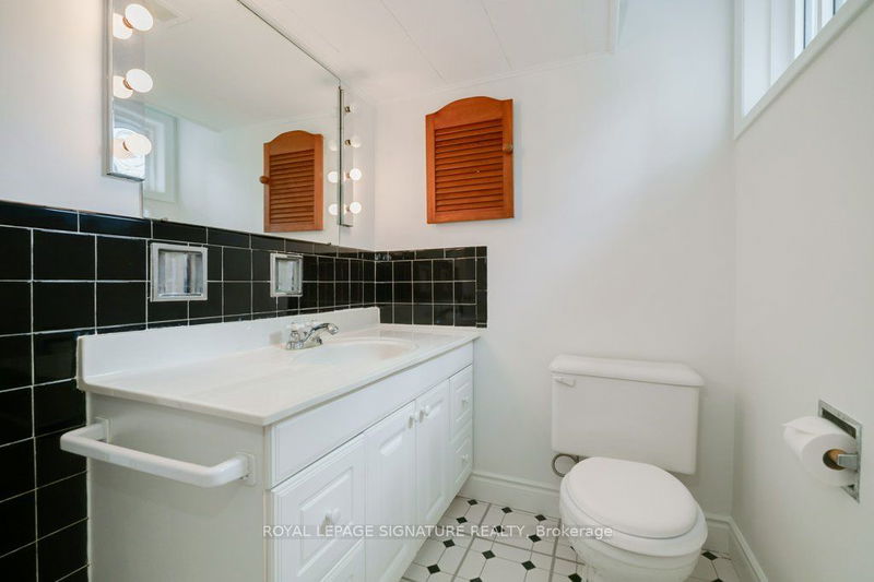 12 Donewen Crt  Toronto, M4A 1P8 | Image 19