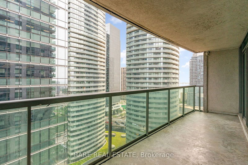  2709 - 30 Grand Trunk Cres  Toronto, M5J 3A4 | Image 13