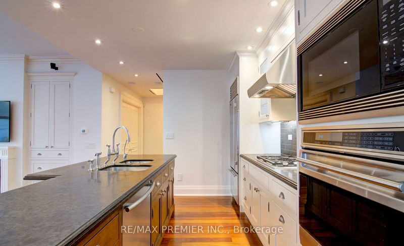  8D - 1 St Thomas St  Toronto, M5S 2B7 | Image 13