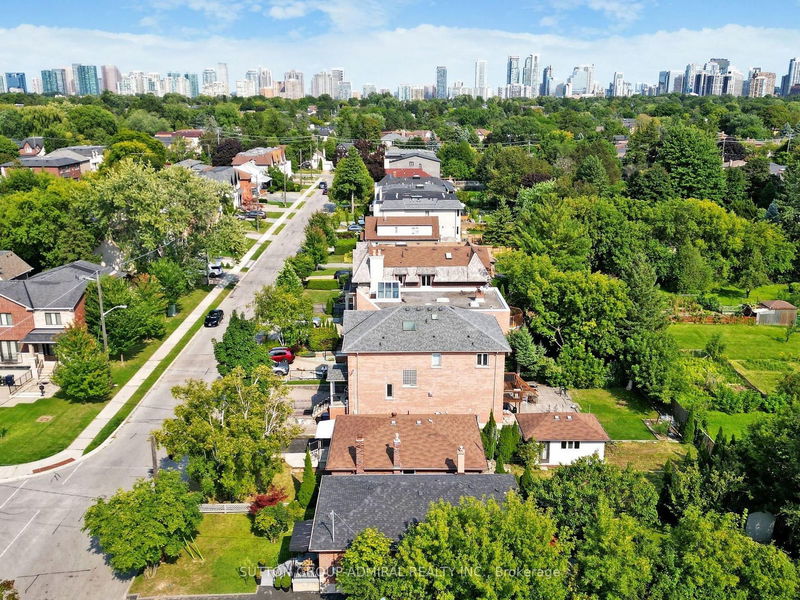 35 Farrell Ave  Toronto, M2R 1C7 | Image 28