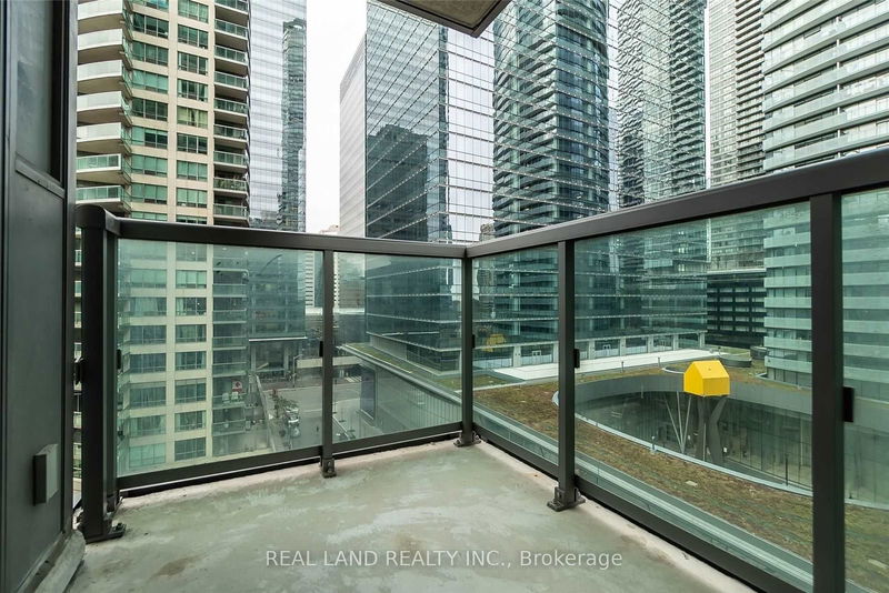  1006 - 19 Grand Trunk Cres  Toronto, M5J 3A3 | Image 15