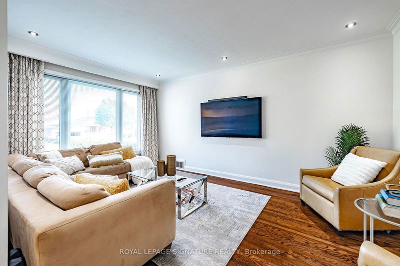 136 Regina Ave  Toronto, M6A 1R7 | Image 3