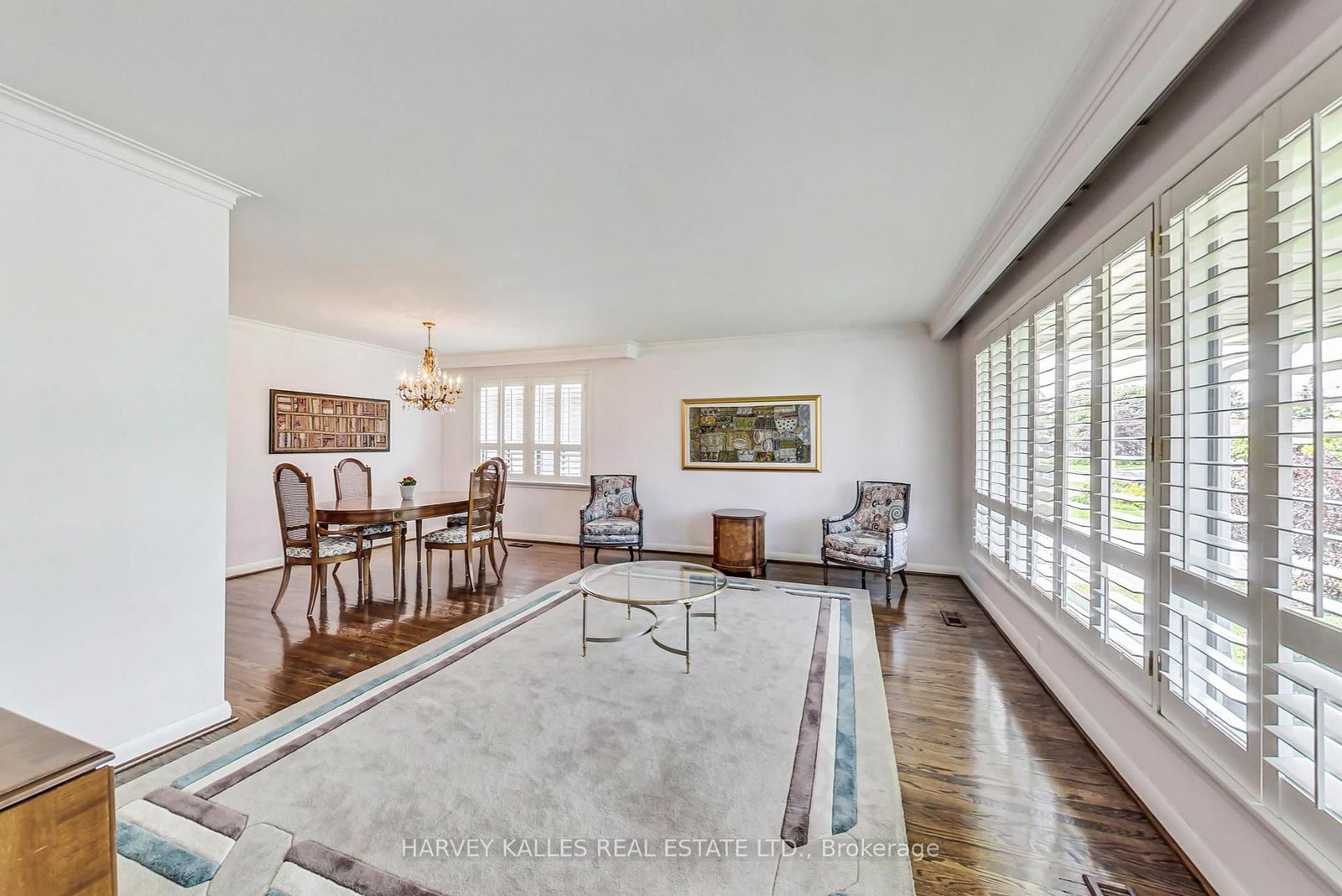 Listing Image 4
