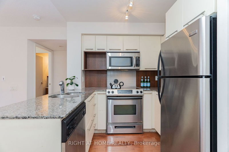  1010 - 21 Carlton St  Toronto, M5B 1L2 | Image 19