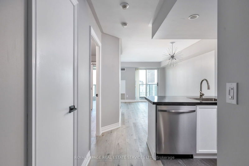  3307 - 8 Park Rd  Toronto, M4W 3S5 | Image 5