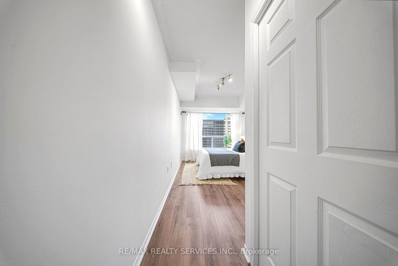  908 - 887 Bay St  Toronto, M5S 3K4 | Image 18