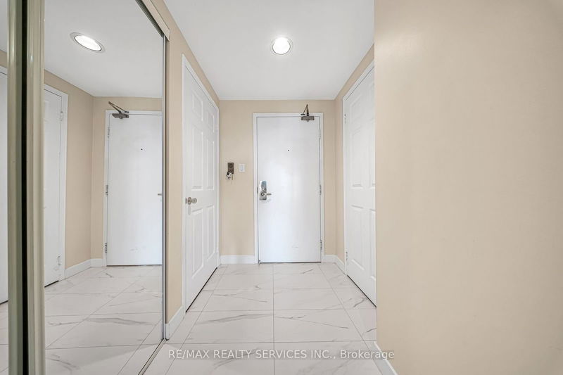  908 - 887 Bay St  Toronto, M5S 3K4 | Image 2