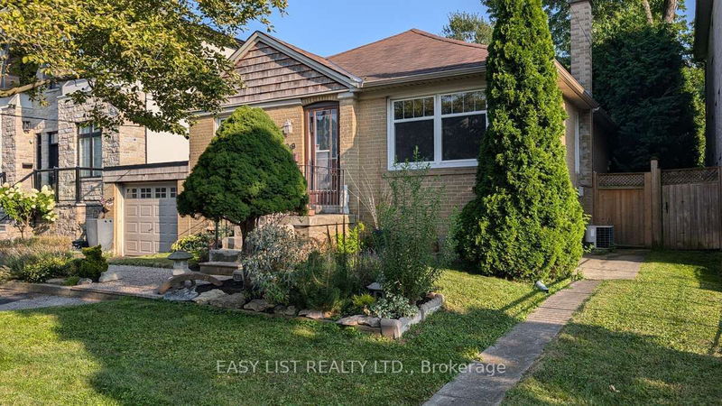 39 Reiner Rd  Toronto, M3H 2L3 | Image 2