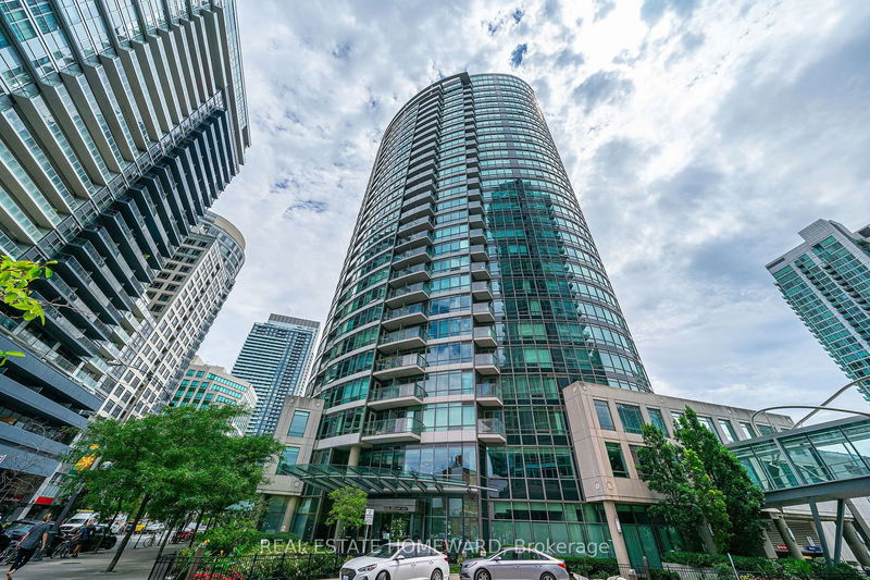 home for lease on 810-373 Front Street W