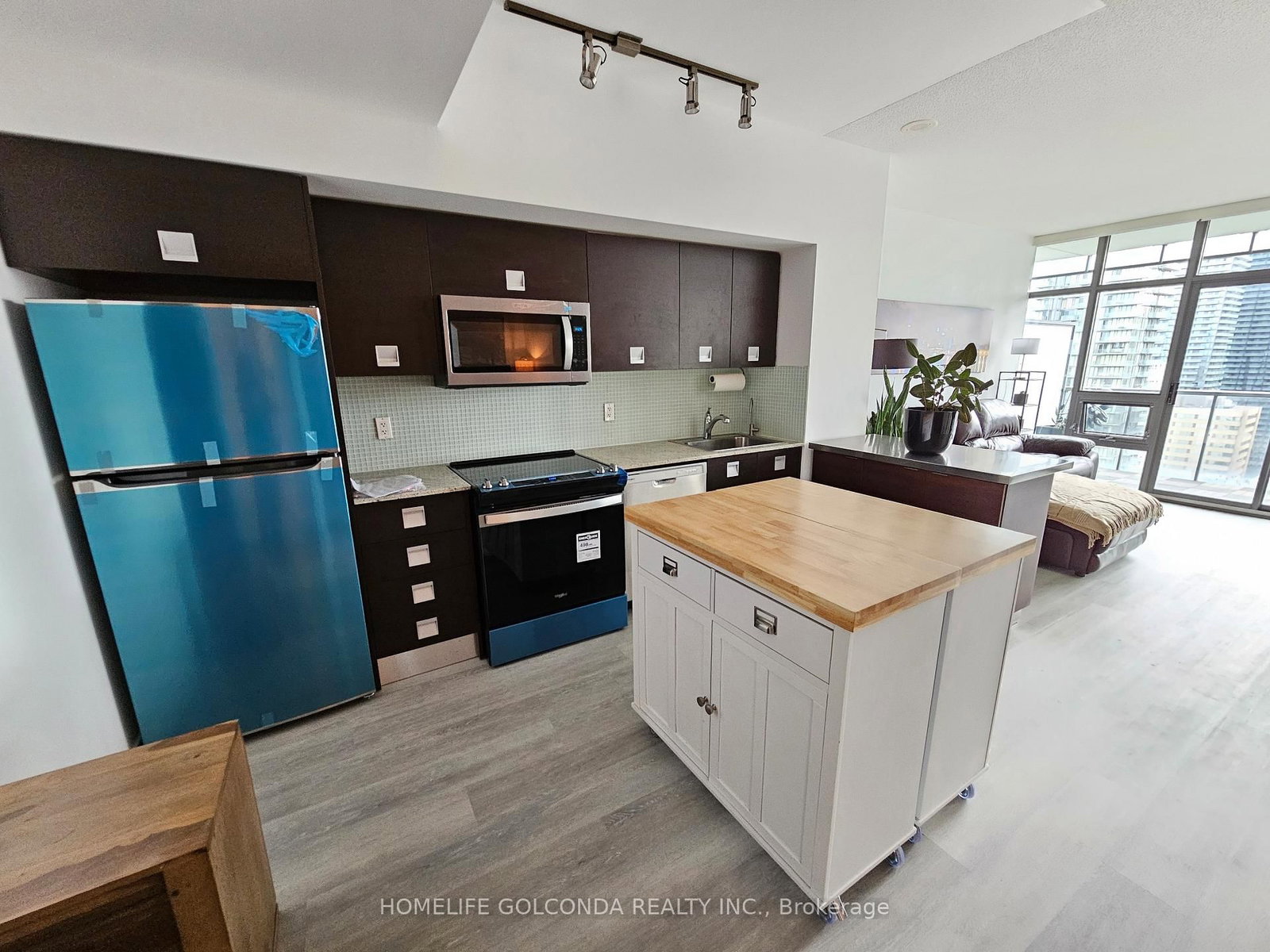 Listing Image 3