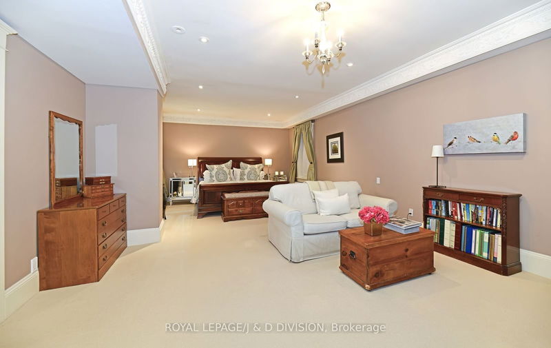 254 Russell Hill Rd  Toronto, M4V 2T2 | Image 14