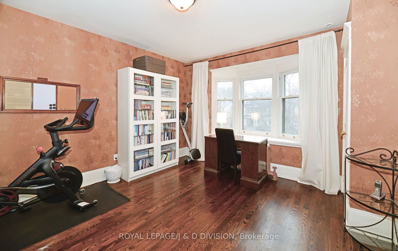 254 Russell Hill Rd  Toronto, M4V 2T2 | Image 21