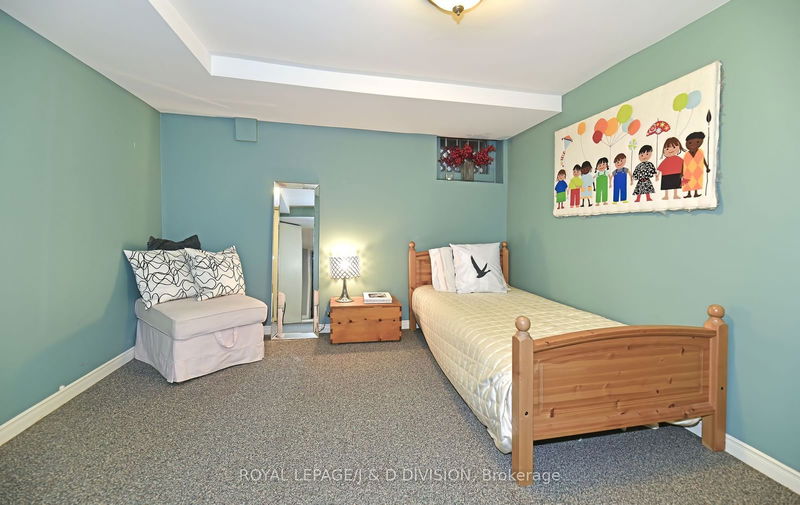 254 Russell Hill Rd  Toronto, M4V 2T2 | Image 28