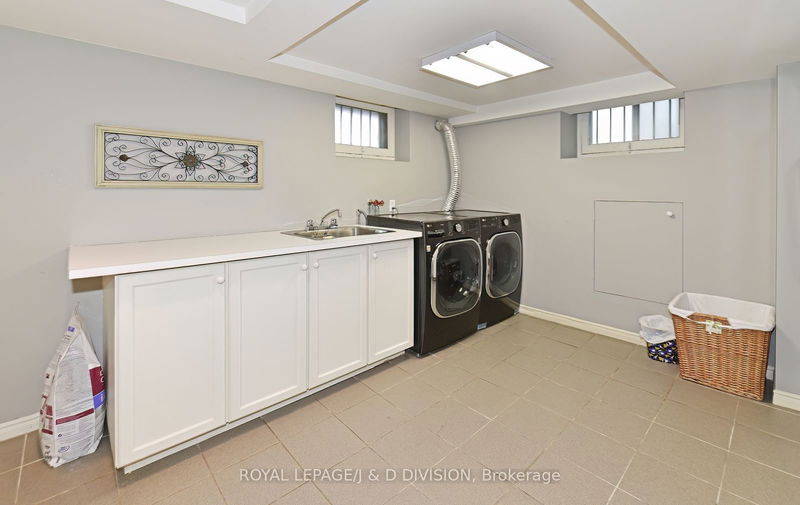 254 Russell Hill Rd  Toronto, M4V 2T2 | Image 31