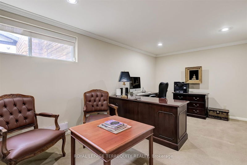 25 Poplar Plains Cres  Toronto, M4V 1E9 | Image 24