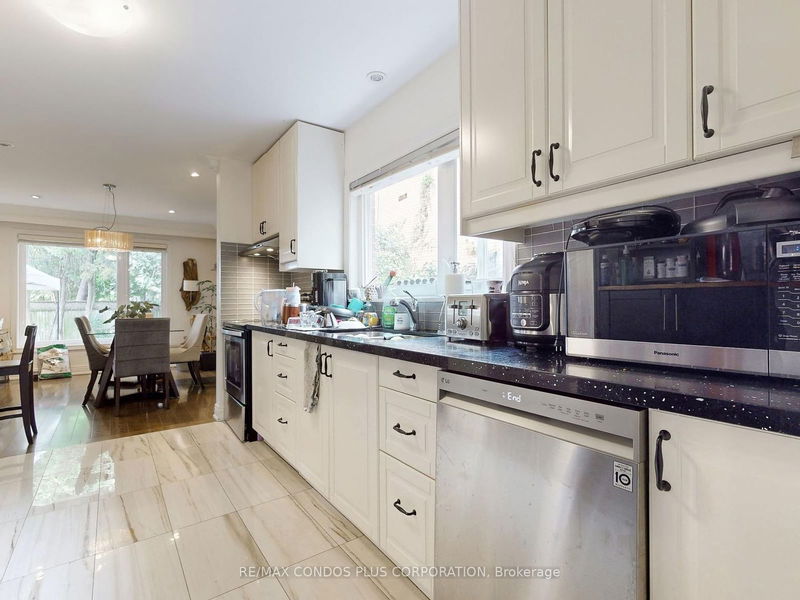 102 Tanjoe Cres  Toronto, M2M 1P7 | Image 12