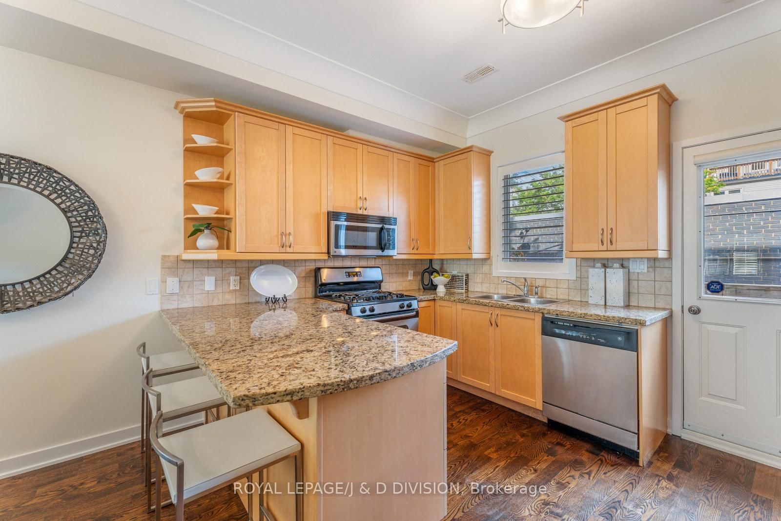 Listing Image 11