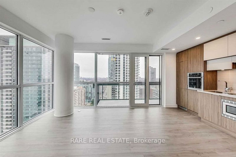 home for lease on 1809-39 Roehampton Avenue