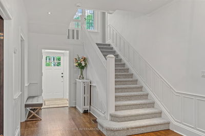 379 Walmer Rd, Toronto - Casa Loma image-0-1