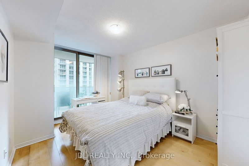  903 - 750 Bay St  Toronto, M5G 1N6 | Image 11