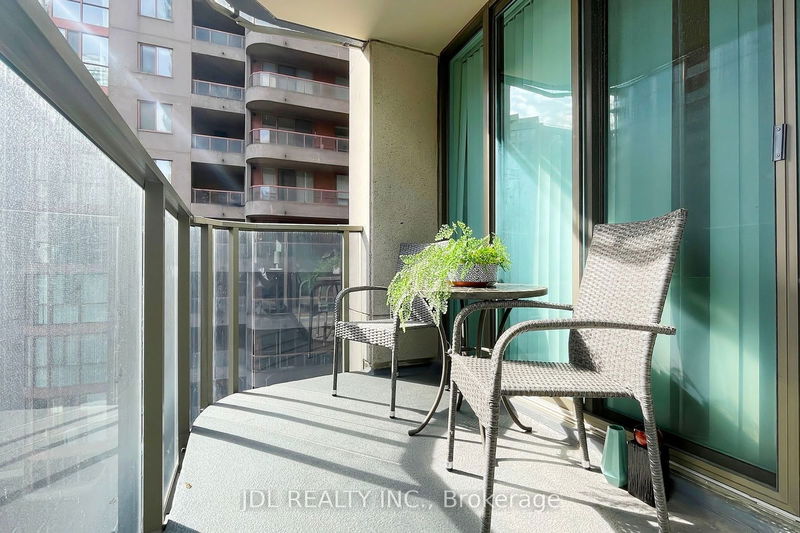  903 - 750 Bay St  Toronto, M5G 1N6 | Image 12