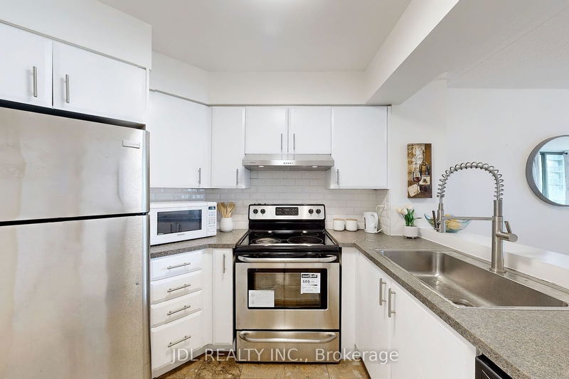  903 - 750 Bay St  Toronto, M5G 1N6 | Image 9