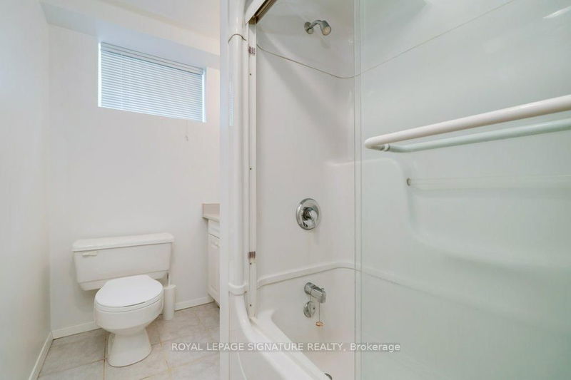 64 RUSCICA Dr  Toronto, M4A 1R4 | Image 15