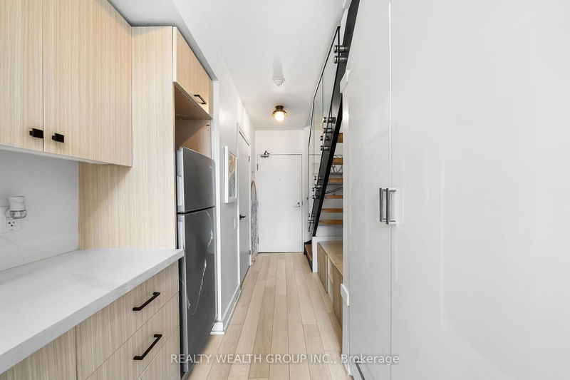  429 - 5 Hanna Ave  Toronto, M6K 1X6 | Image 6