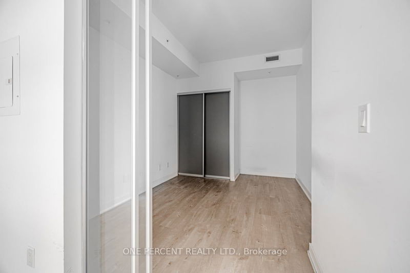  426 - 30 Nelson St  Toronto, M5V 0H5 | Image 10